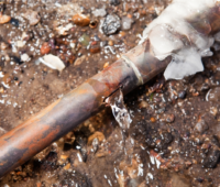 水道管が凍結・破裂した際の対処法とは？原因や予防法についても詳しく解説！