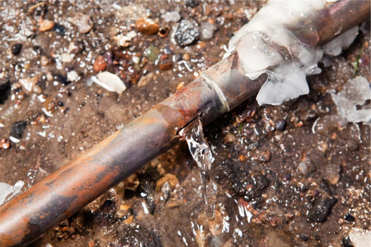 水道管が凍結・破裂した際の対処法とは？原因や予防法についても詳しく解説！