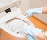 【トイレつまりの原因と解決法】水が少しずつ流れるときの効果的な対処法