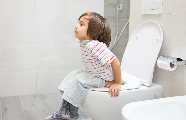 【保存版】トイレにおもちゃを流してしまった時の対処法と注意点を覚えておこう！